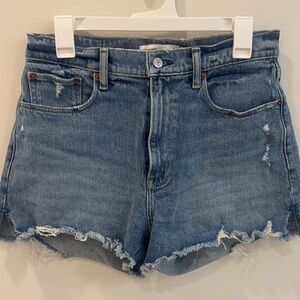 Abercrombie & Fitch The Mom Short High Rise Curve Love - 29